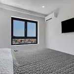 Luxury Seaview Apartment Dzenan